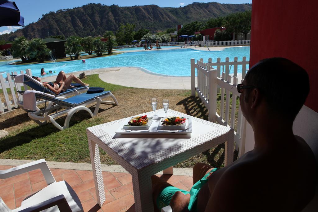 Club Esse Sunbeach Squillace Extérieur photo